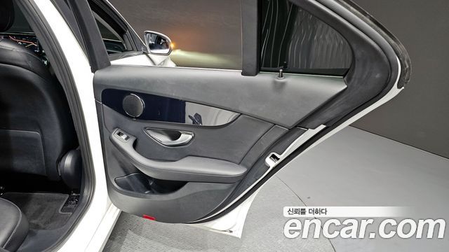 Mercedes-Benz C-Class 2020 — photo 31