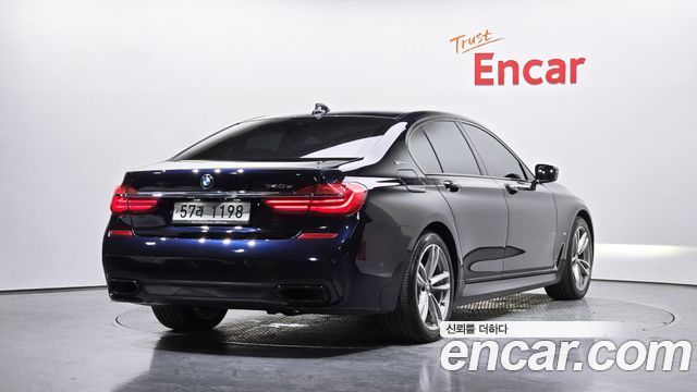 BMW 7-Series 2017 — photo 2