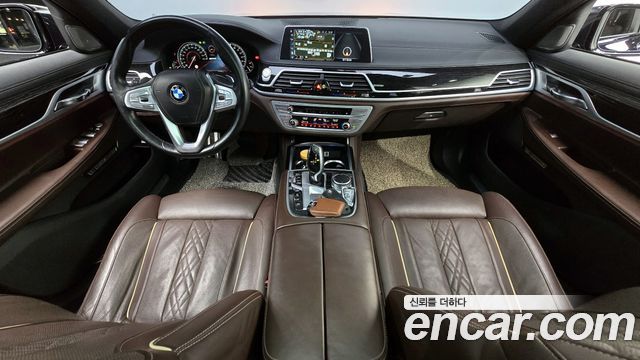BMW 7-Series 2017 — photo 10