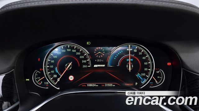 BMW 7-Series 2017 — photo 11