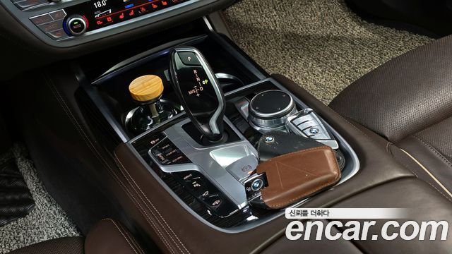 BMW 7-Series 2017 — photo 12