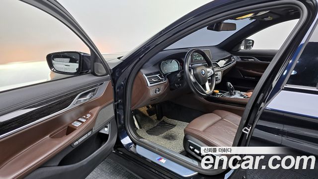 BMW 7-Series 2017 — photo 13