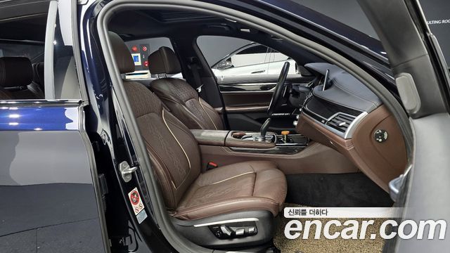 BMW 7-Series 2017 — photo 17