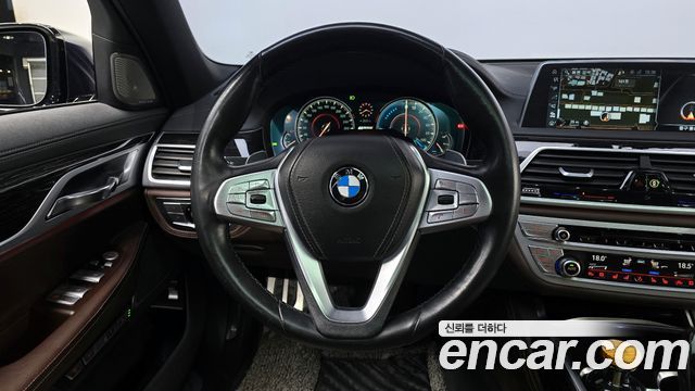 BMW 7-Series 2017 — photo 19