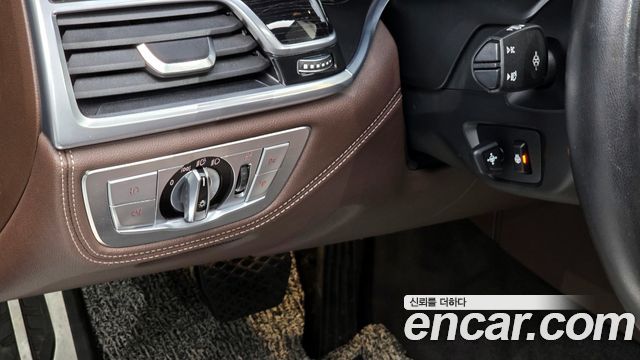 BMW 7-Series 2017 — photo 20