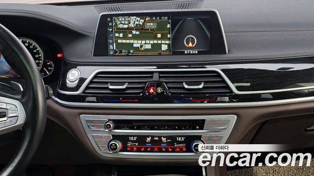 BMW 7-Series 2017 — photo 23