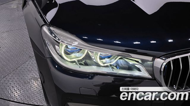 BMW 7-Series 2017 — photo 8