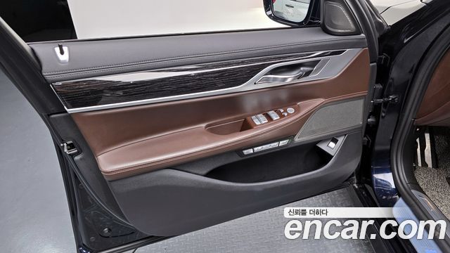 BMW 7-Series 2017 — photo 14