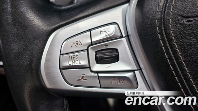 BMW 7-Series 2017 — photo 16
