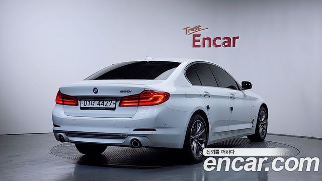 BMW 5-Series 2018 — photo 2