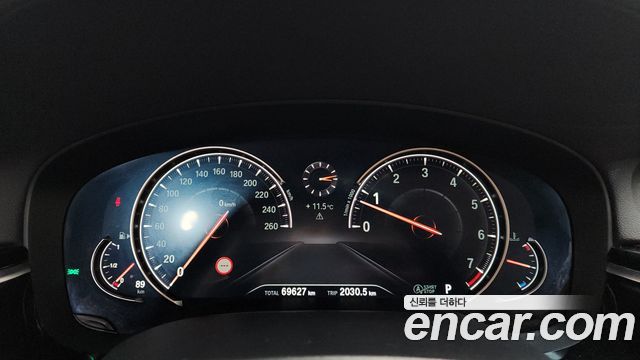 BMW 5-Series 2018 — photo 11