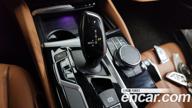 BMW 5-Series 2018 — photo 12