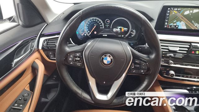 BMW 5-Series 2018 — photo 20