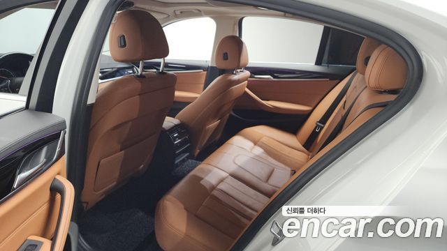 BMW 5-Series 2018 — photo 26