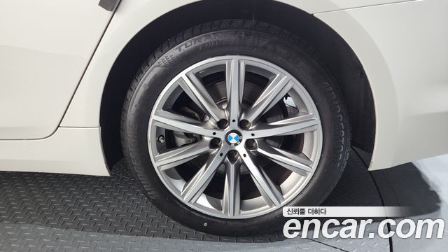 BMW 5-Series 2018 — photo 7