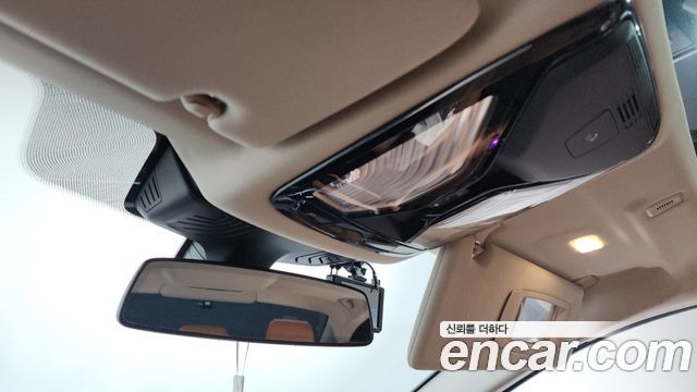 BMW 5-Series 2018 — photo 27