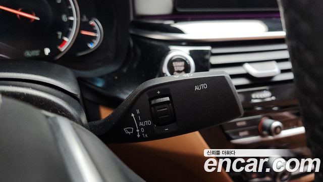 BMW 5-Series 2018 — photo 29
