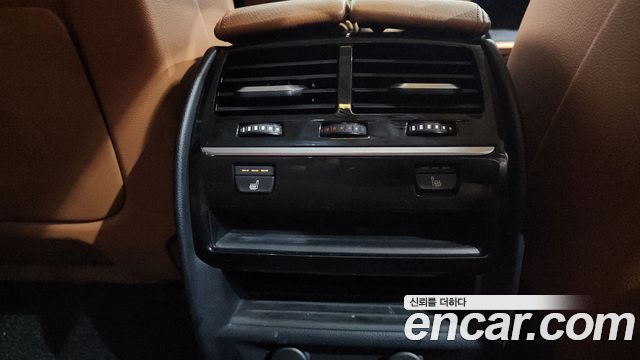 BMW 5-Series 2018 — photo 31