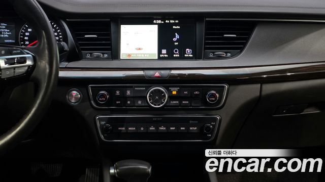 Kia K7 2018 — photo 13