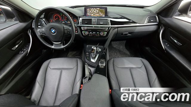 BMW 3-Series 2018 — photo 10