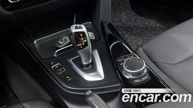 BMW 3-Series 2018 — photo 12