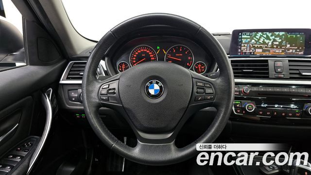 BMW 3-Series 2018 — photo 19