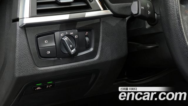 BMW 3-Series 2018 — photo 20