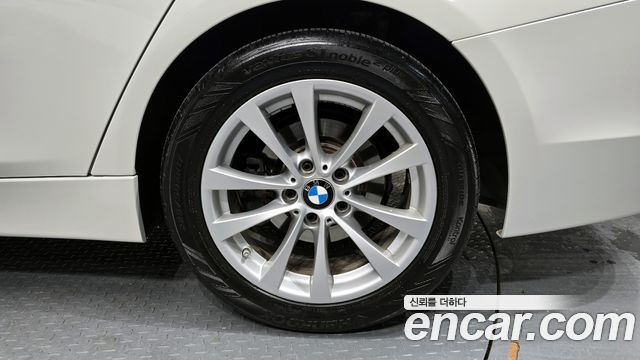 BMW 3-Series 2018 — photo 7