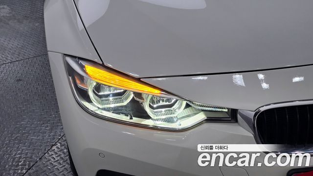 BMW 3-Series 2018 — photo 8