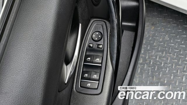 BMW 3-Series 2018 — photo 16