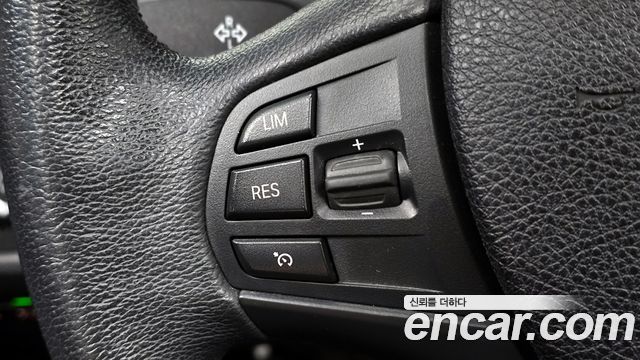 BMW 3-Series 2018 — photo 32