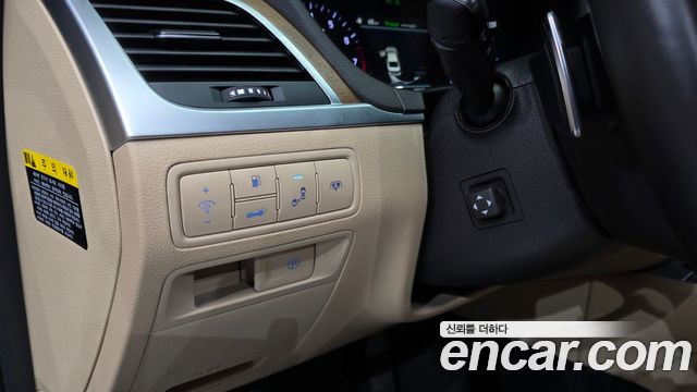 Genesis G80 2018 — photo 25