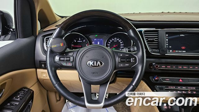 Kia Canival 2018 — photo 12
