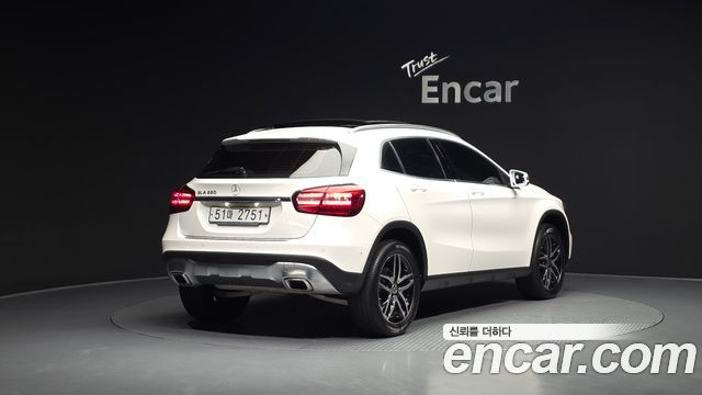 Mercedes-Benz GLA-Class 2018 — photo 2