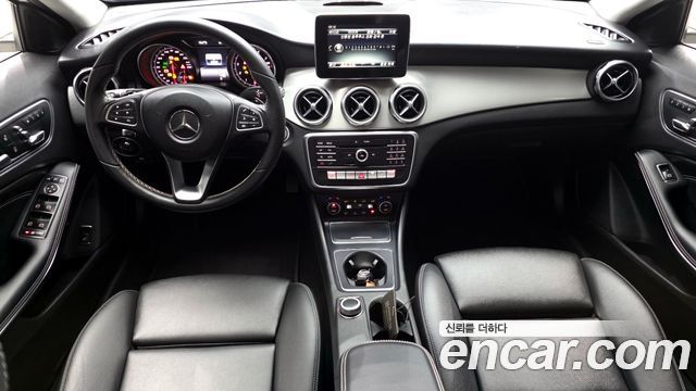 Mercedes-Benz GLA-Class 2018 — photo 10