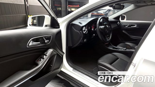 Mercedes-Benz GLA-Class 2018 — photo 13