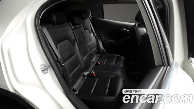 Mercedes-Benz GLA-Class 2018 — photo 17