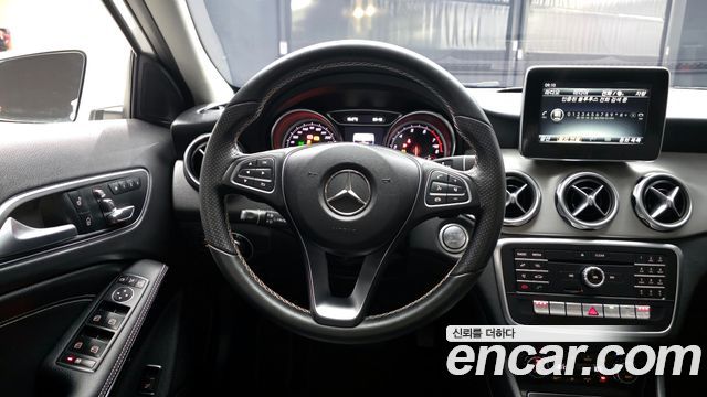 Mercedes-Benz GLA-Class 2018 — photo 18