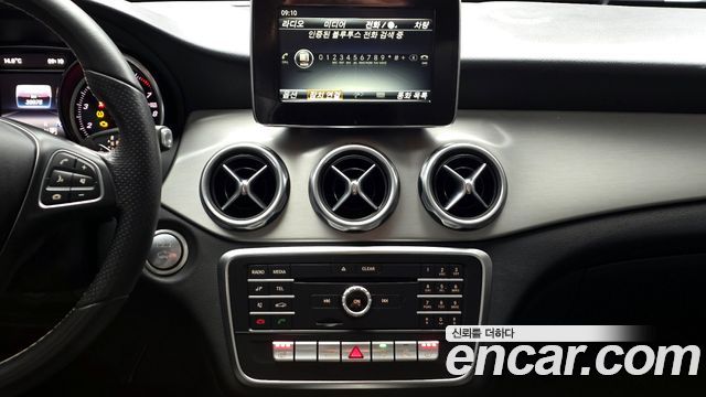 Mercedes-Benz GLA-Class 2018 — photo 19