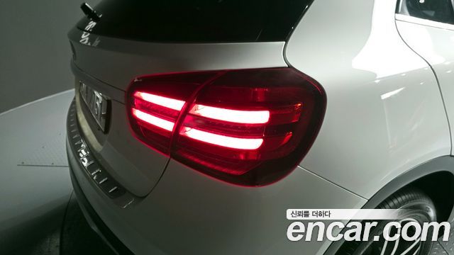 Mercedes-Benz GLA-Class 2018 — photo 9