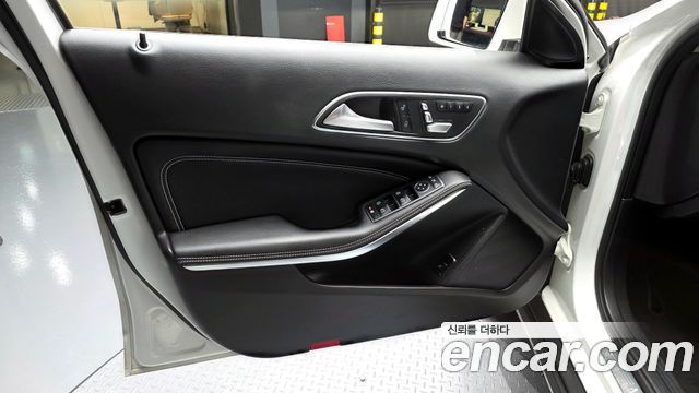 Mercedes-Benz GLA-Class 2018 — photo 14