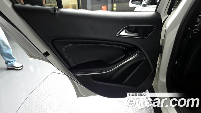 Mercedes-Benz GLA-Class 2018 — photo 15
