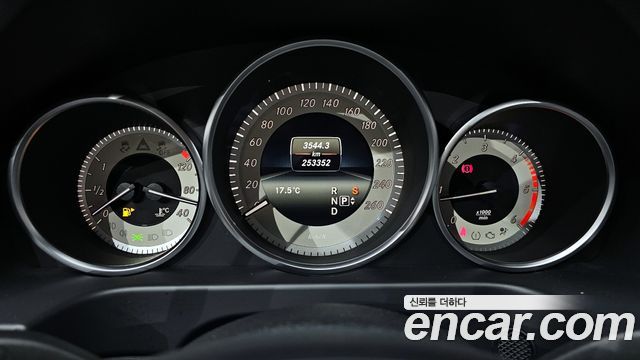 Mercedes-Benz E-Class 2014 — photo 8