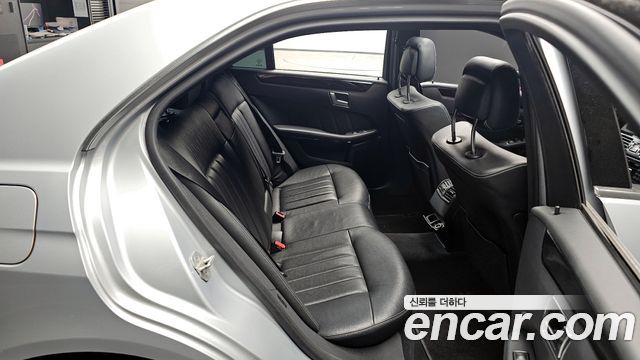 Mercedes-Benz E-Class 2014 — photo 11