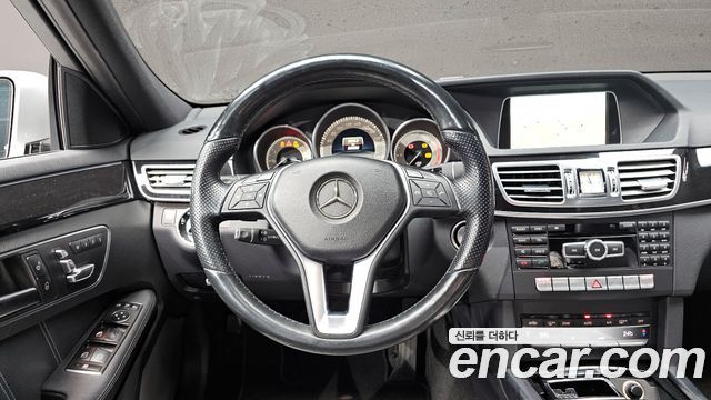Mercedes-Benz E-Class 2014 — photo 13