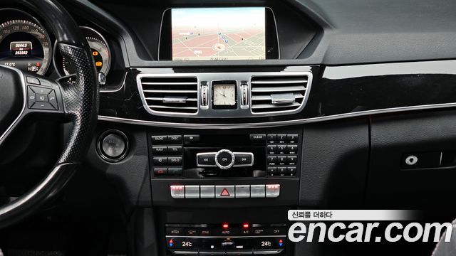 Mercedes-Benz E-Class 2014 — photo 14