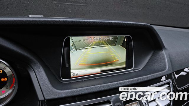 Mercedes-Benz E-Class 2014 — photo 15
