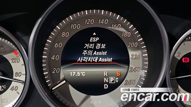 Mercedes-Benz E-Class 2014 — photo 16
