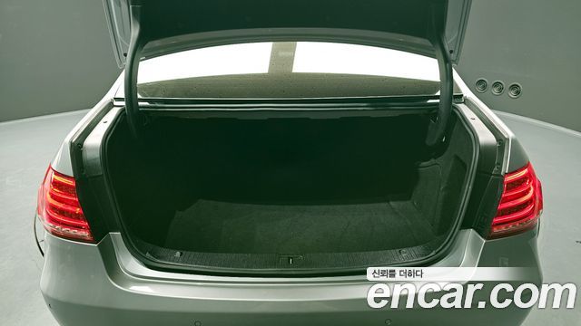 Mercedes-Benz E-Class 2014 — photo 20
