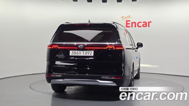 Kia Canival 2021 — photo 4